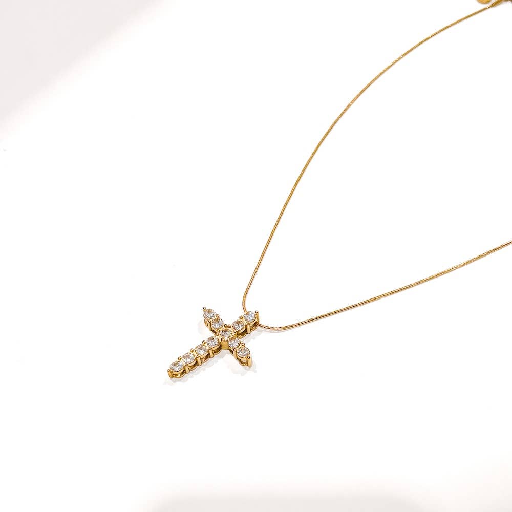 Hannah Diamond Cross Necklace | WATERPROOF