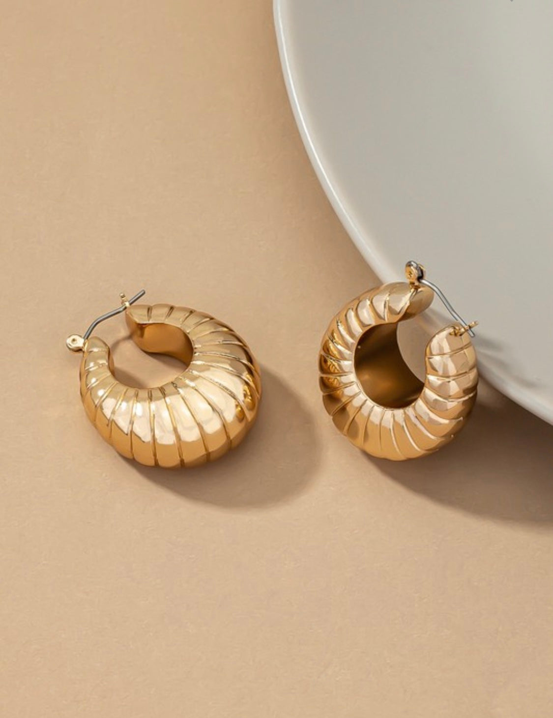 Clam Shell Hoop Earrings | Gold
